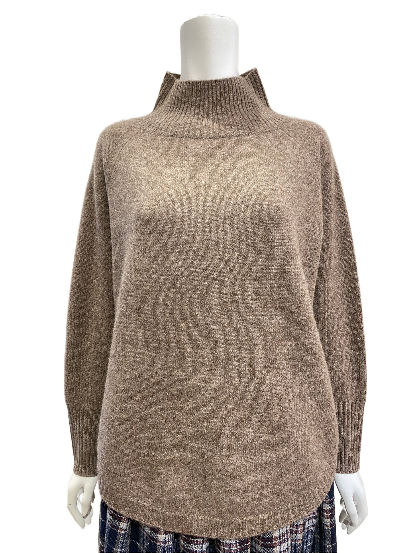 PINETA(ピネタ) 裾カーブプルオーバー P53-N585