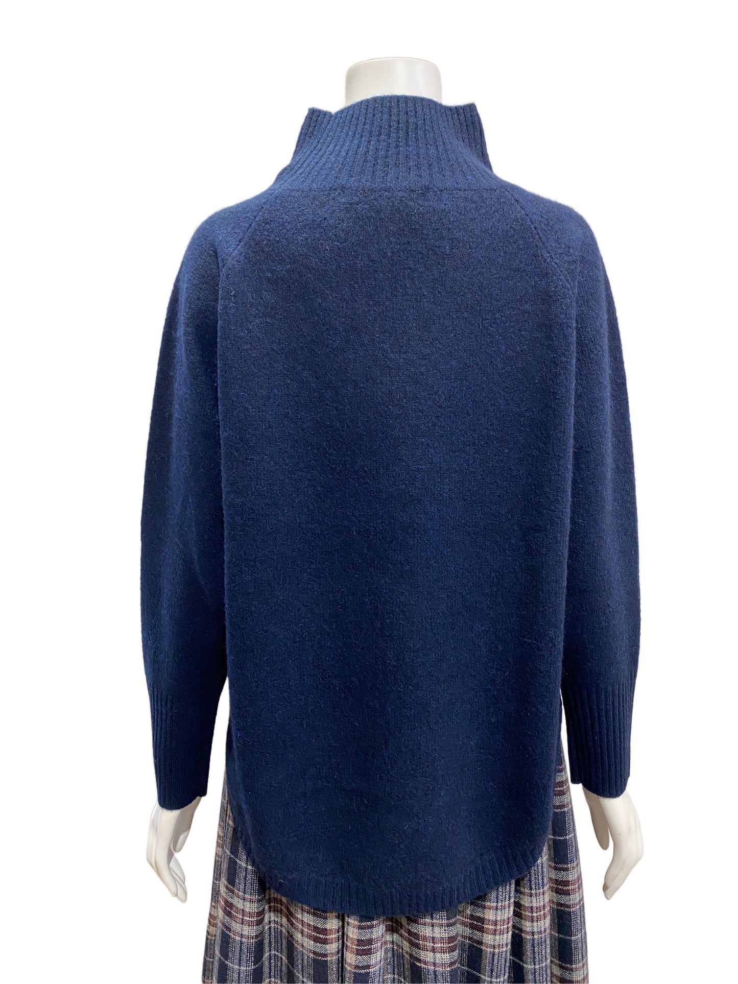 PINETA(ピネタ) 裾カーブプルオーバー P53-N585